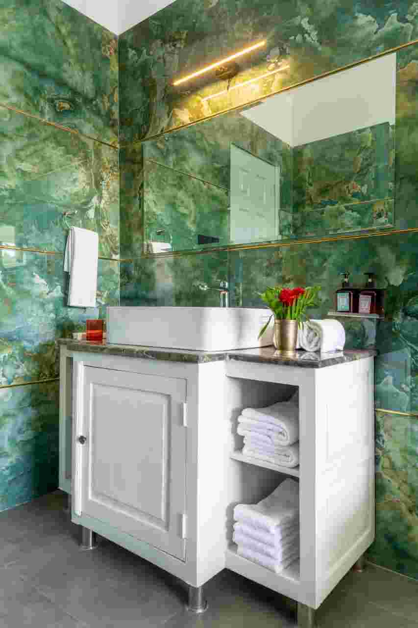 Luxurious Resort with Infinity Pool in Udaipur